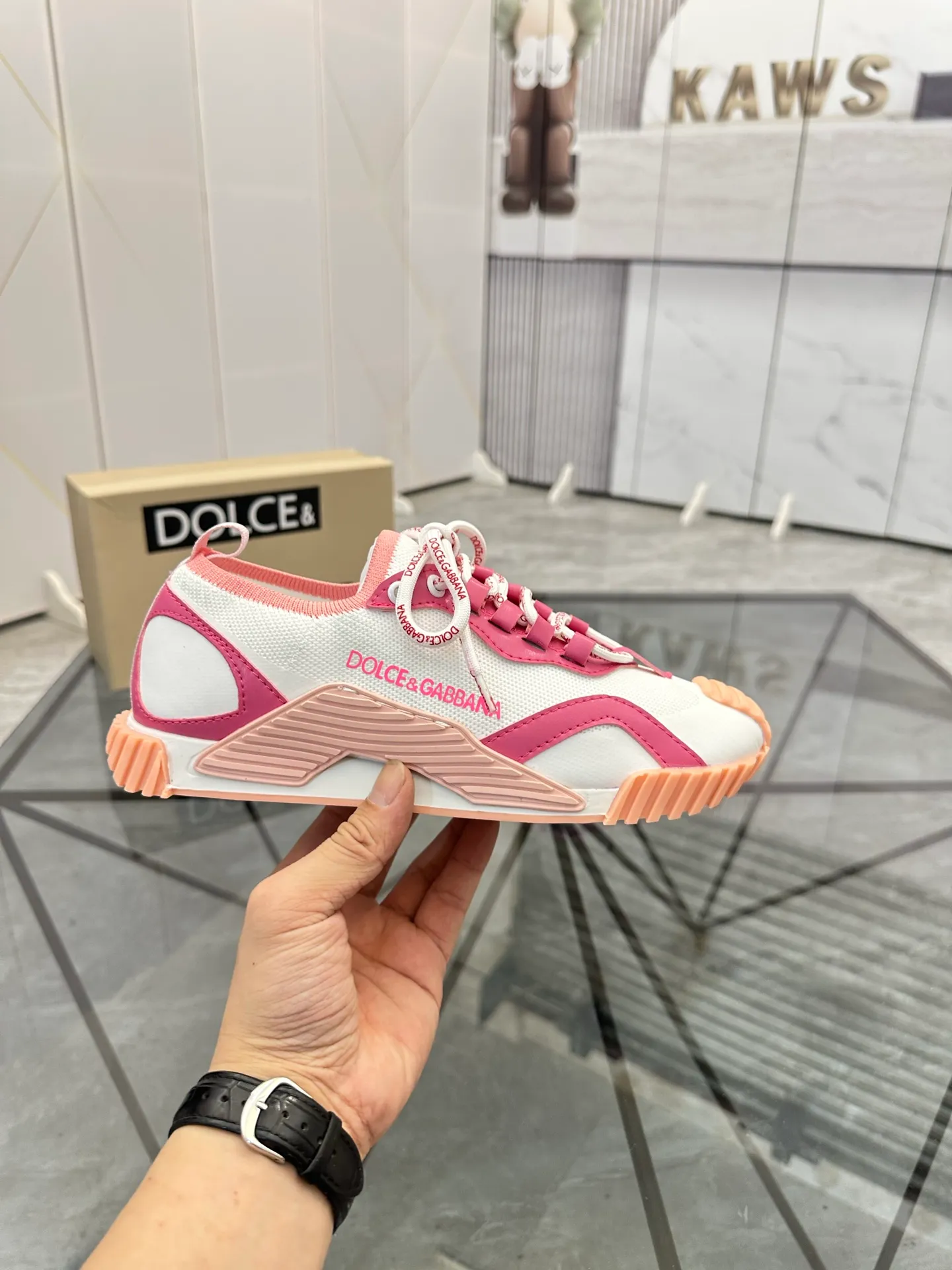 Men's shoes: 💰P460¥ Product trademark: DG "Dolce & Gabbana*" low-top sneakers Regular size: 35-44 (can be customized to 45.46.) Couple style Product materials: Upper imported cowhide stitching original material, breathable lining, original outsole. Number: 803